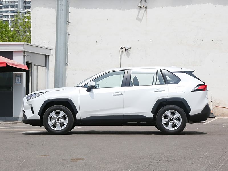 成都地区RAV4荣放大降价，最低售价13.18万！现车充足